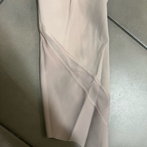 Lululemon- Blush Leggings - Picture 2 of 6